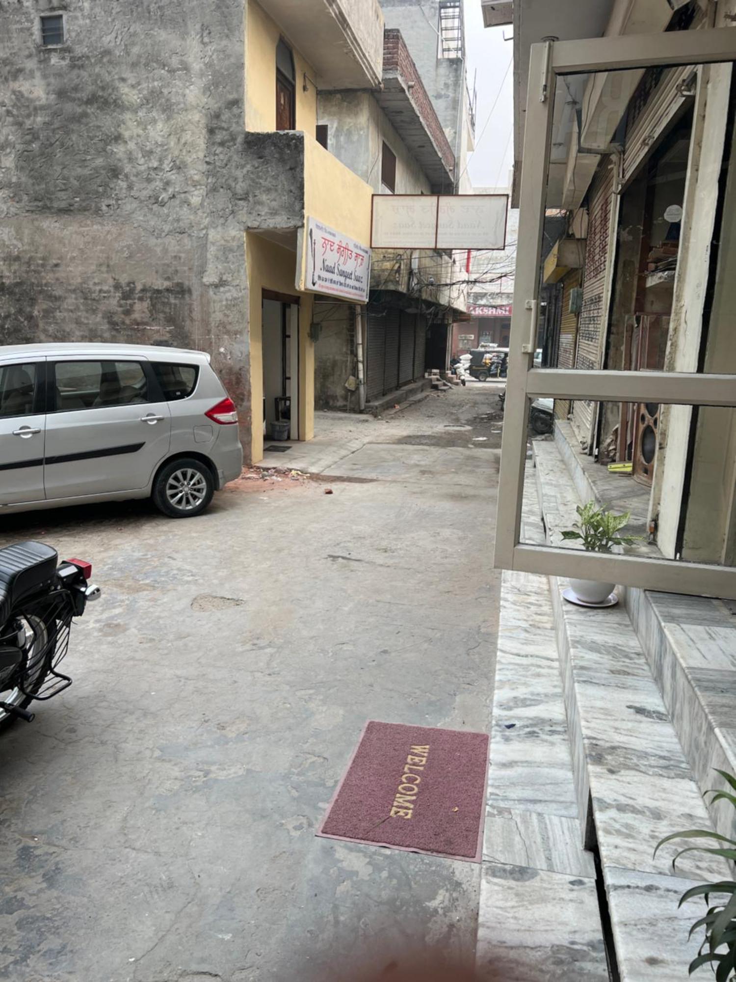 Raja Guest House -- Jalandhar Railway Station -- For Family, Couples, Travellers 외부 사진