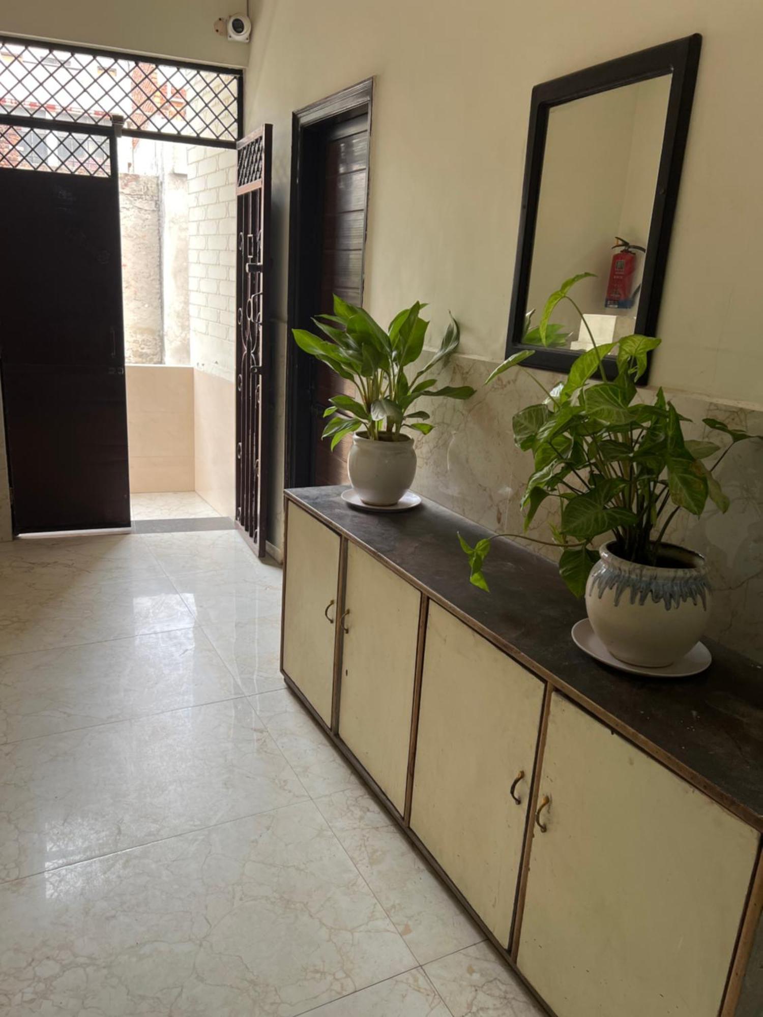 Raja Guest House -- Jalandhar Railway Station -- For Family, Couples, Travellers 외부 사진