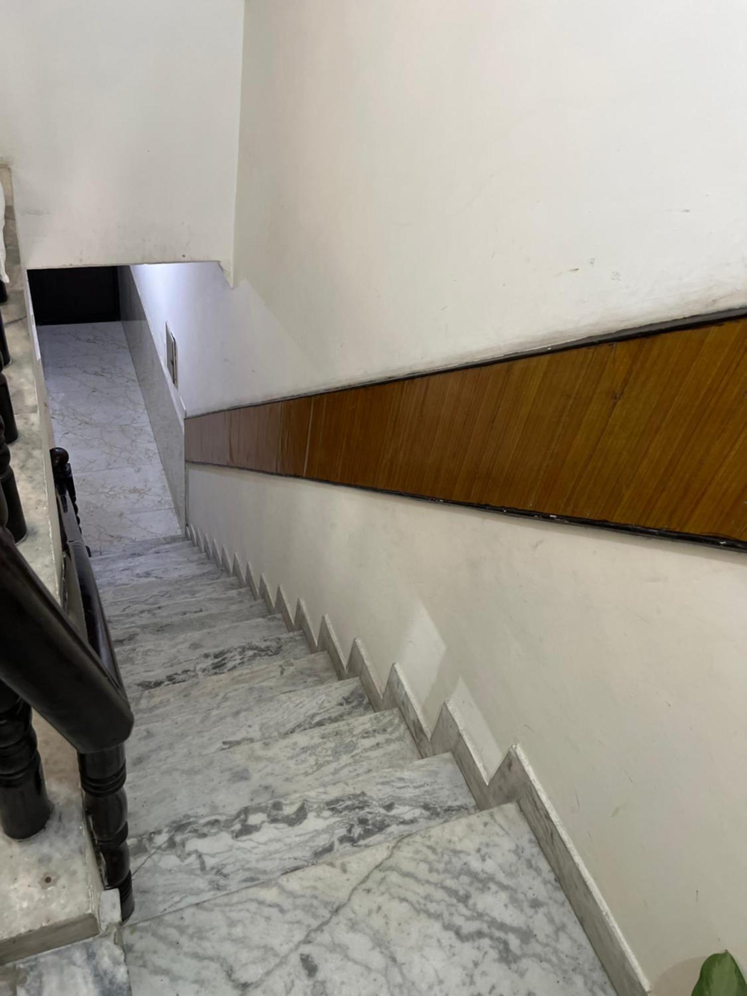 Raja Guest House -- Jalandhar Railway Station -- For Family, Couples, Travellers 외부 사진