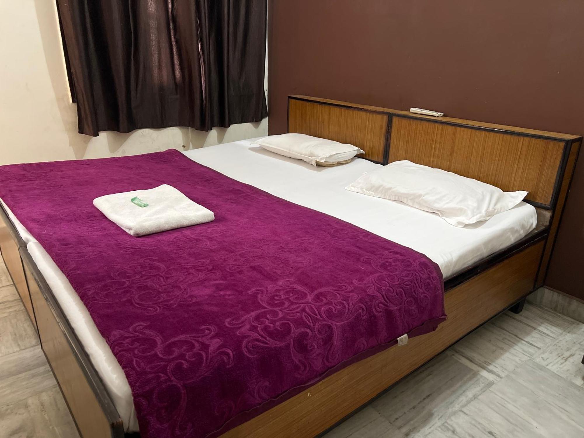 Raja Guest House -- Jalandhar Railway Station -- For Family, Couples, Travellers 외부 사진