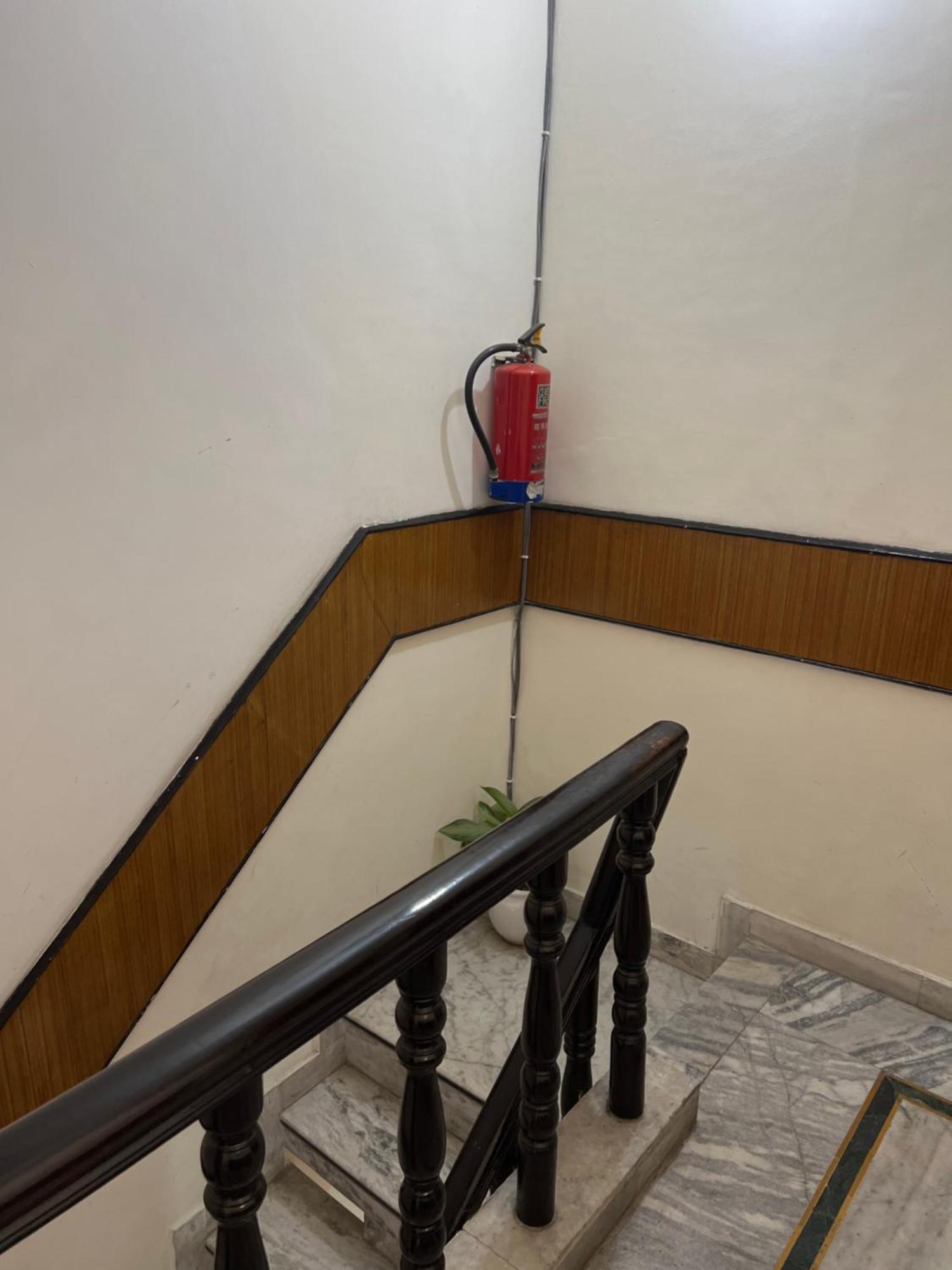 Raja Guest House -- Jalandhar Railway Station -- For Family, Couples, Travellers 외부 사진