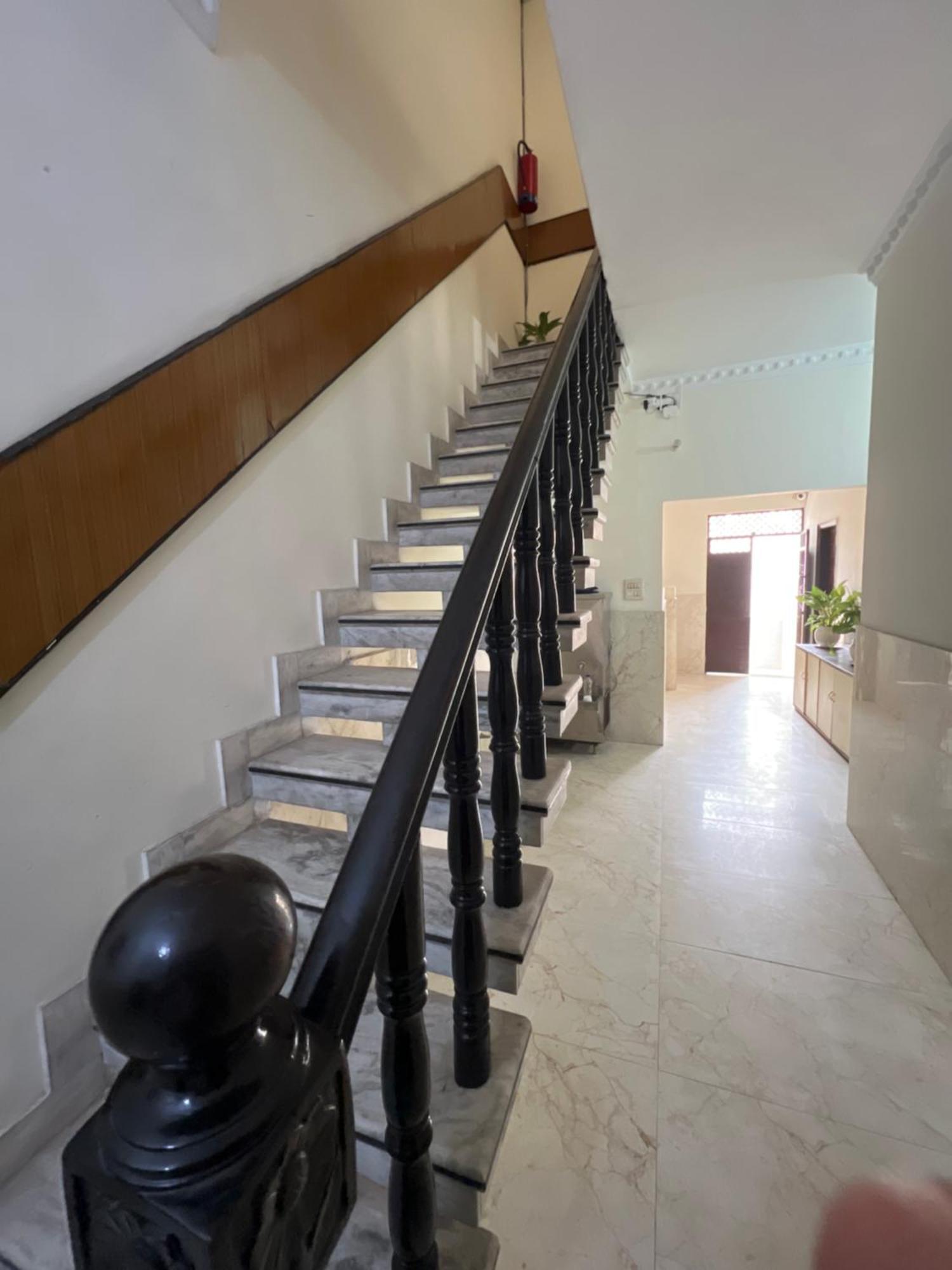 Raja Guest House -- Jalandhar Railway Station -- For Family, Couples, Travellers 외부 사진
