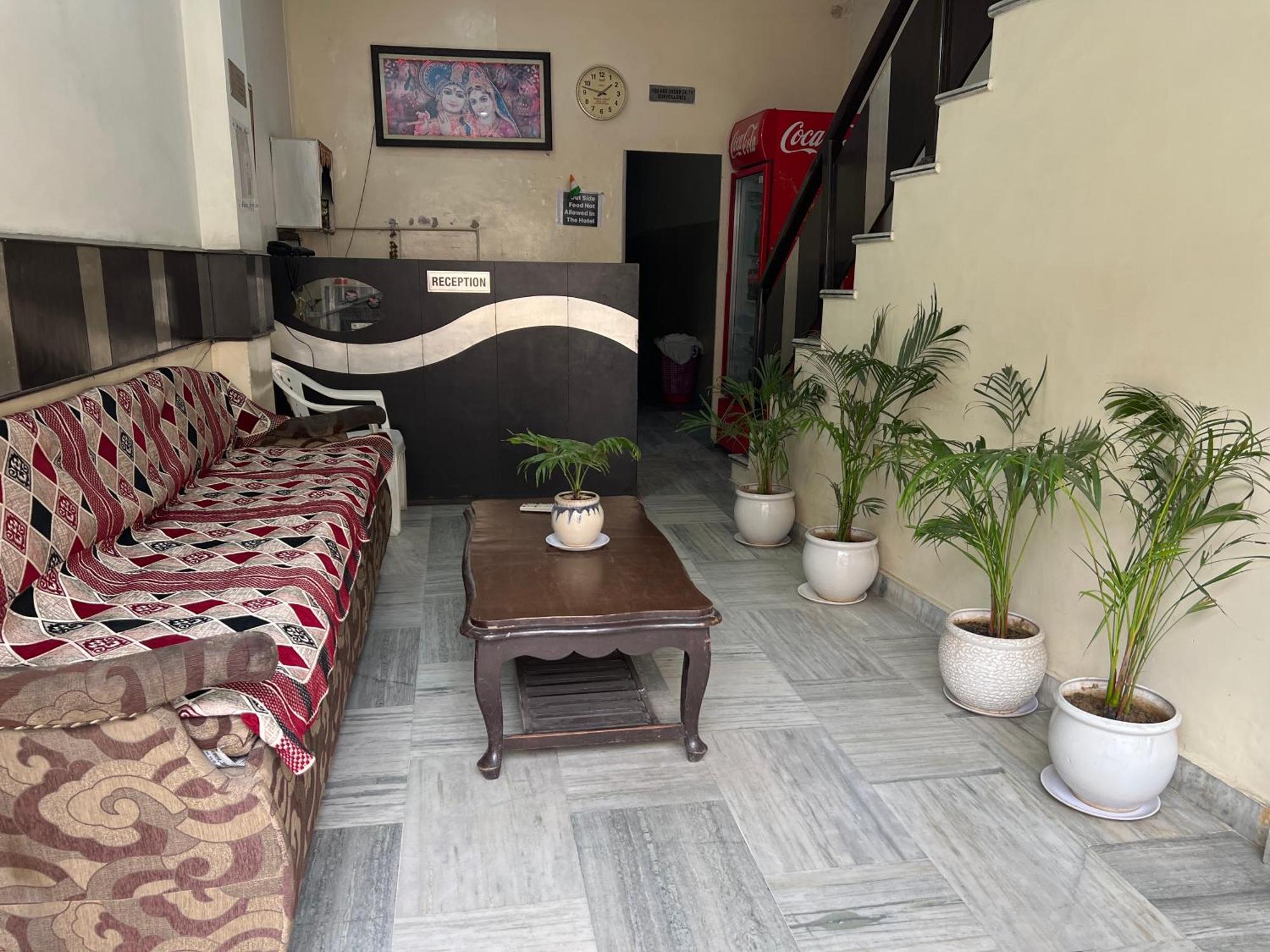 Raja Guest House -- Jalandhar Railway Station -- For Family, Couples, Travellers 외부 사진