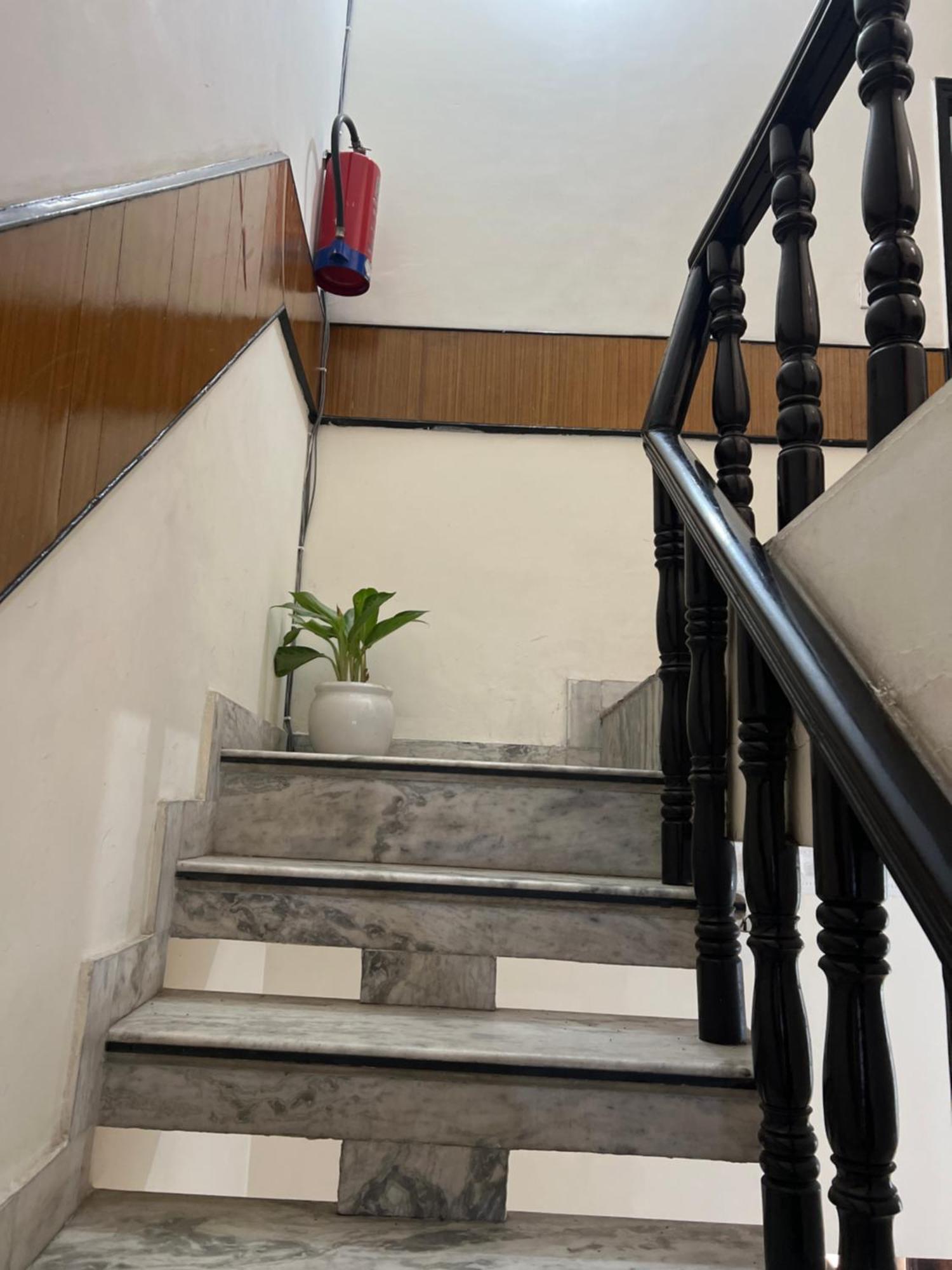 Raja Guest House -- Jalandhar Railway Station -- For Family, Couples, Travellers 외부 사진