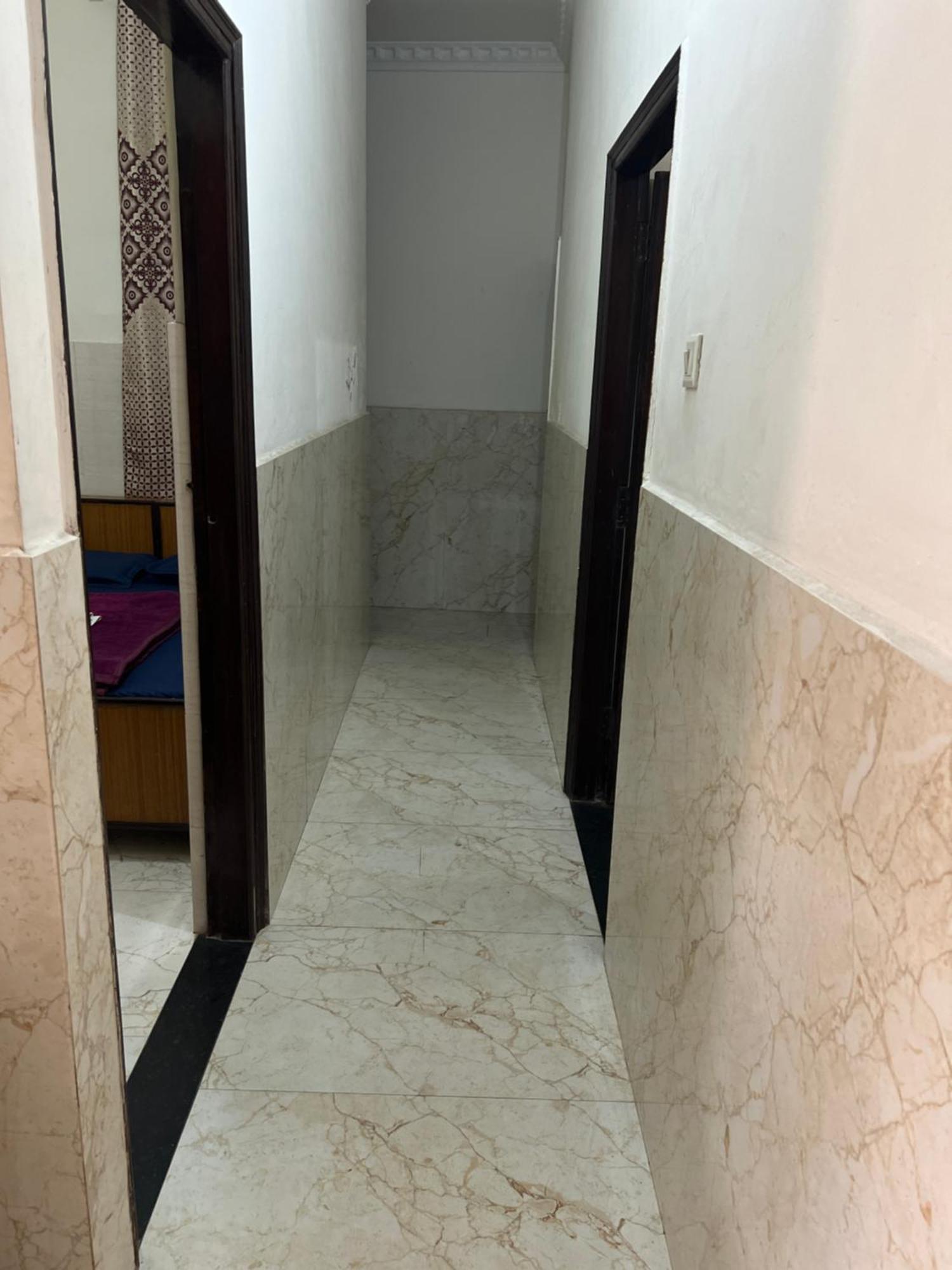 Raja Guest House -- Jalandhar Railway Station -- For Family, Couples, Travellers 외부 사진