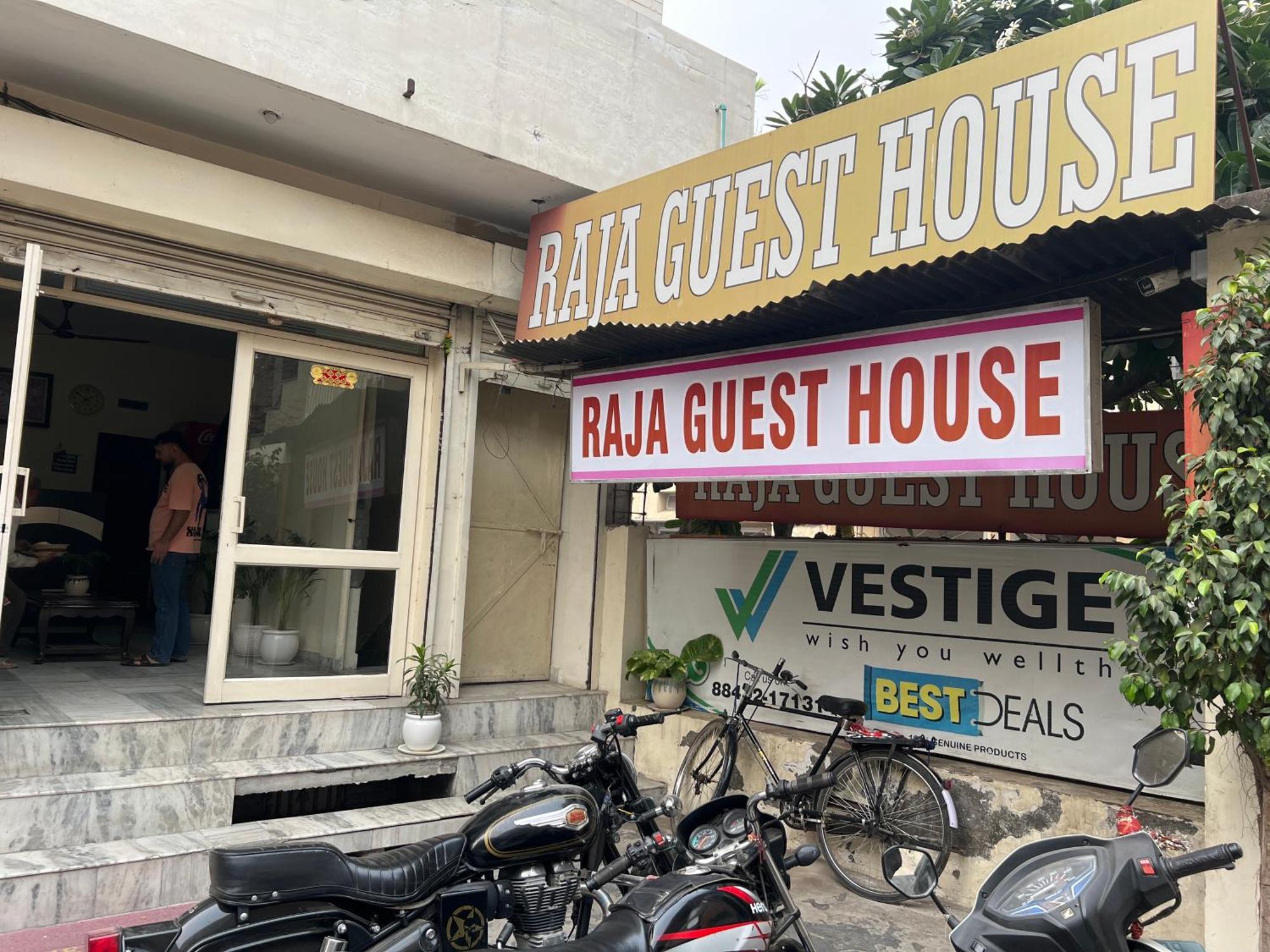 Raja Guest House -- Jalandhar Railway Station -- For Family, Couples, Travellers 외부 사진