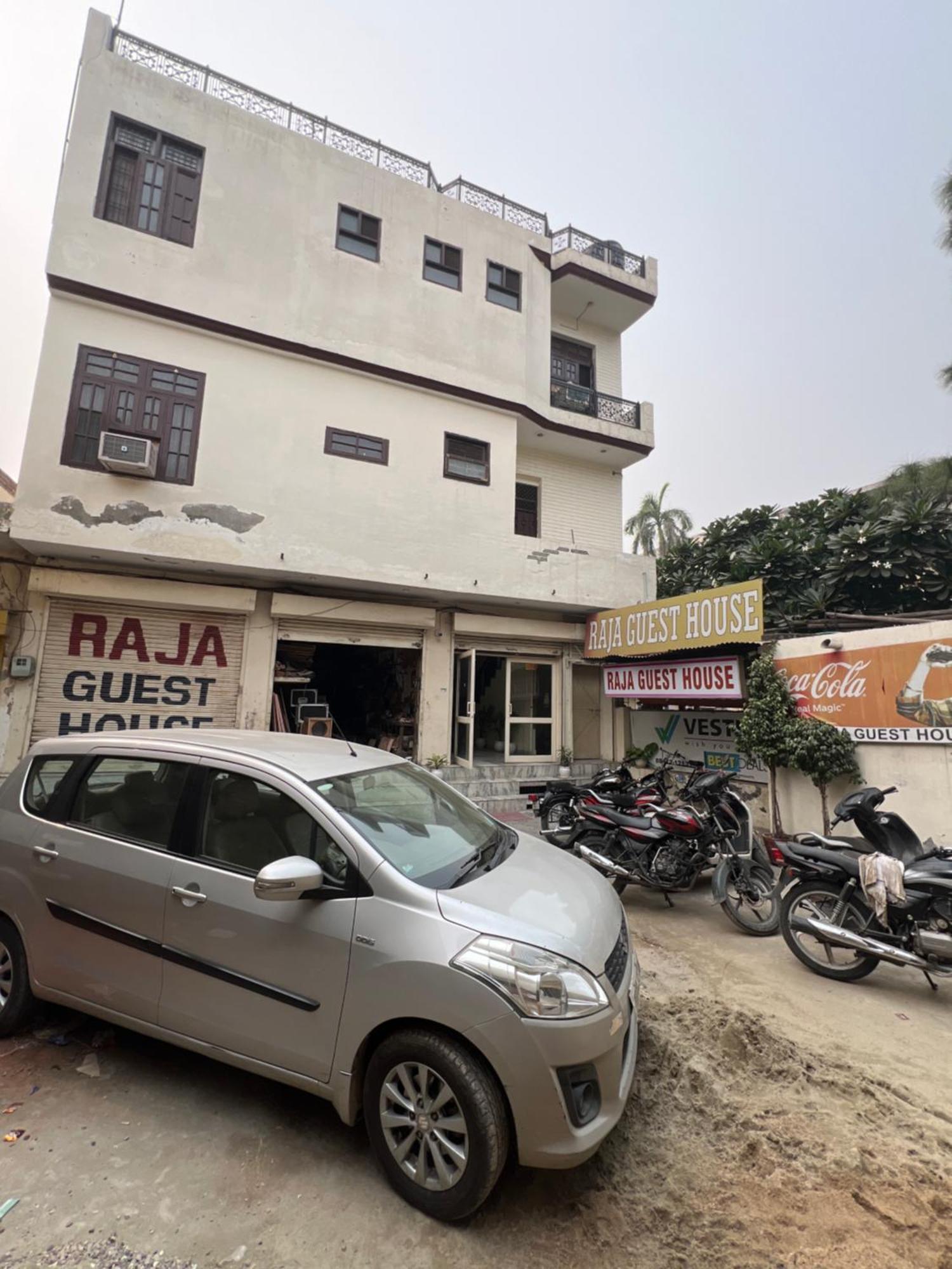 Raja Guest House -- Jalandhar Railway Station -- For Family, Couples, Travellers 외부 사진