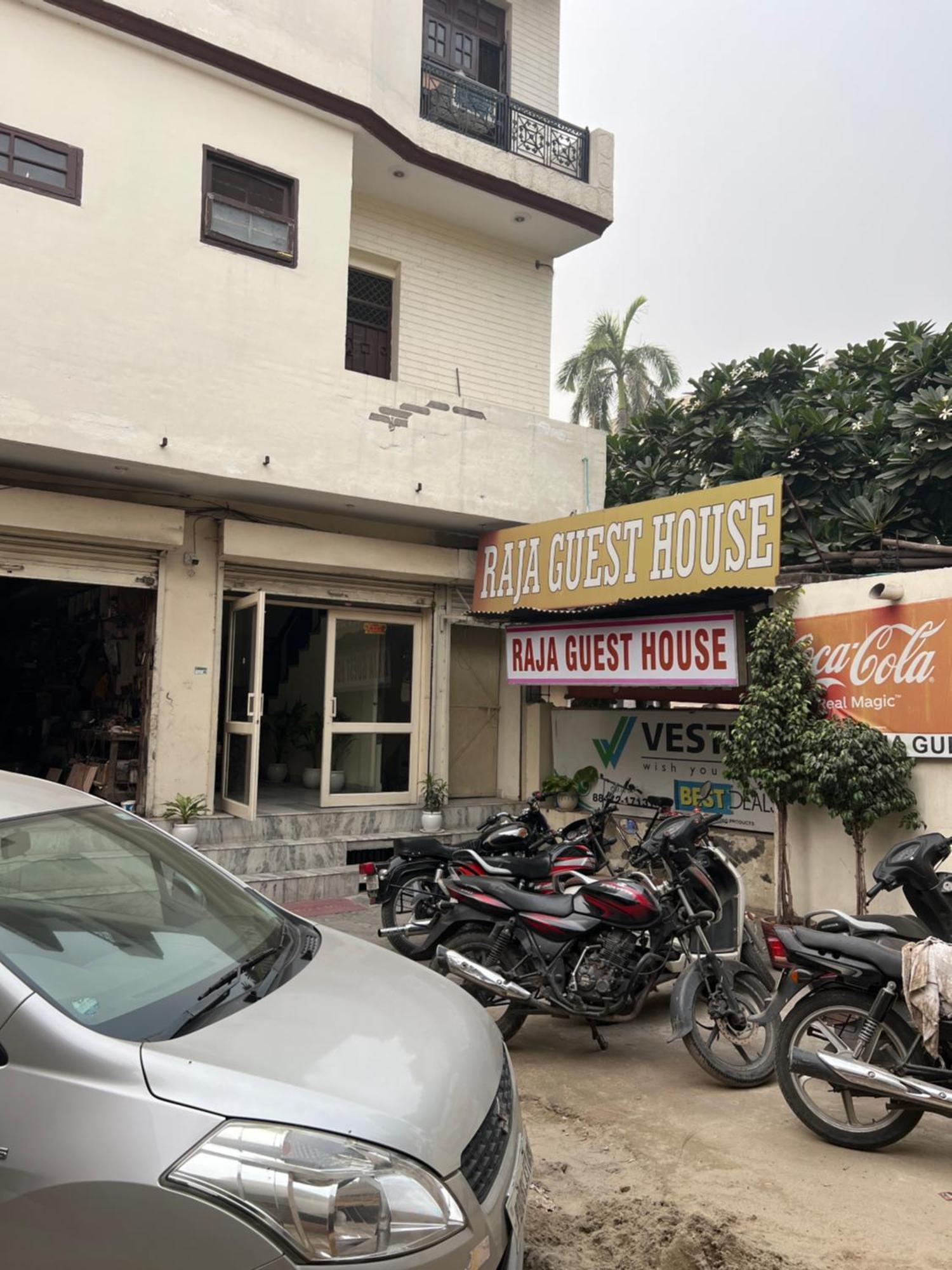 Raja Guest House -- Jalandhar Railway Station -- For Family, Couples, Travellers 외부 사진