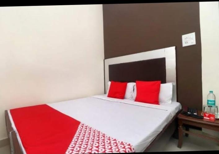 Raja Guest House -- Jalandhar Railway Station -- For Family, Couples, Travellers 외부 사진