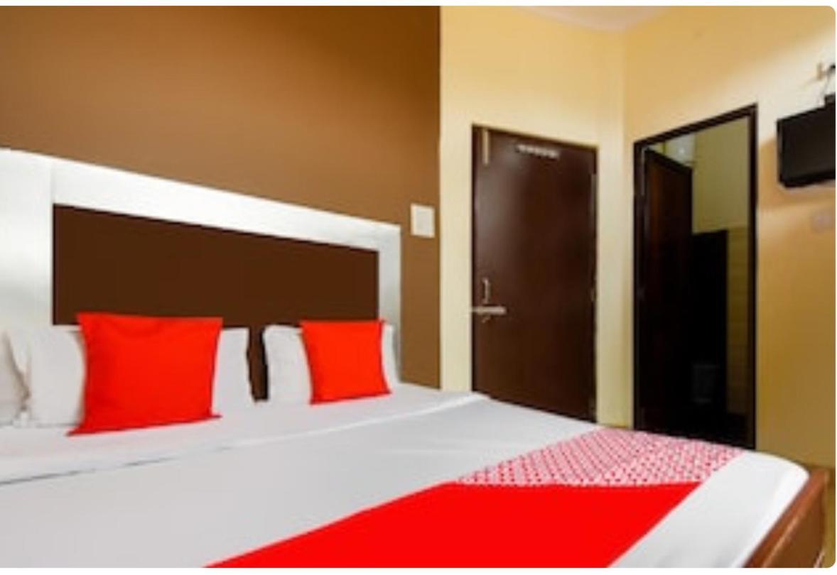 Raja Guest House -- Jalandhar Railway Station -- For Family, Couples, Travellers 외부 사진