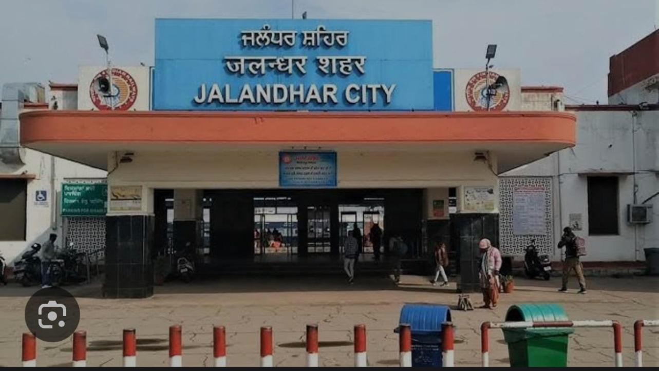 Raja Guest House -- Jalandhar Railway Station -- For Family, Couples, Travellers 외부 사진