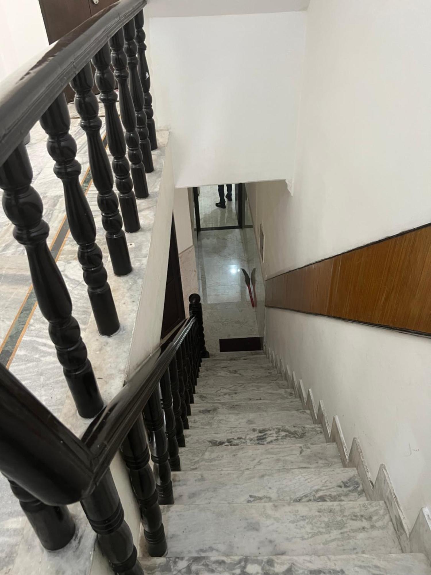 Raja Guest House -- Jalandhar Railway Station -- For Family, Couples, Travellers 외부 사진